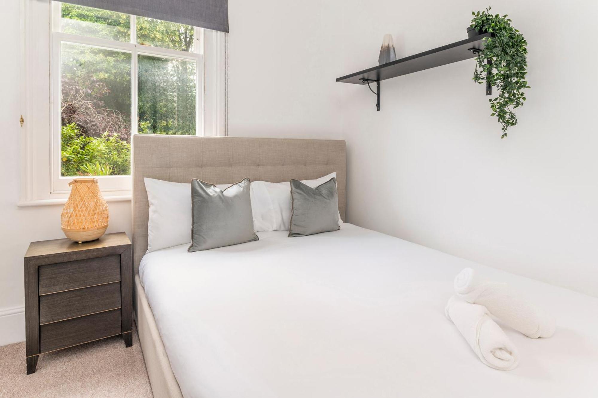 2 Min Walk Earls Court Station - Luxury 2 Bedroom Flat London Exterior foto