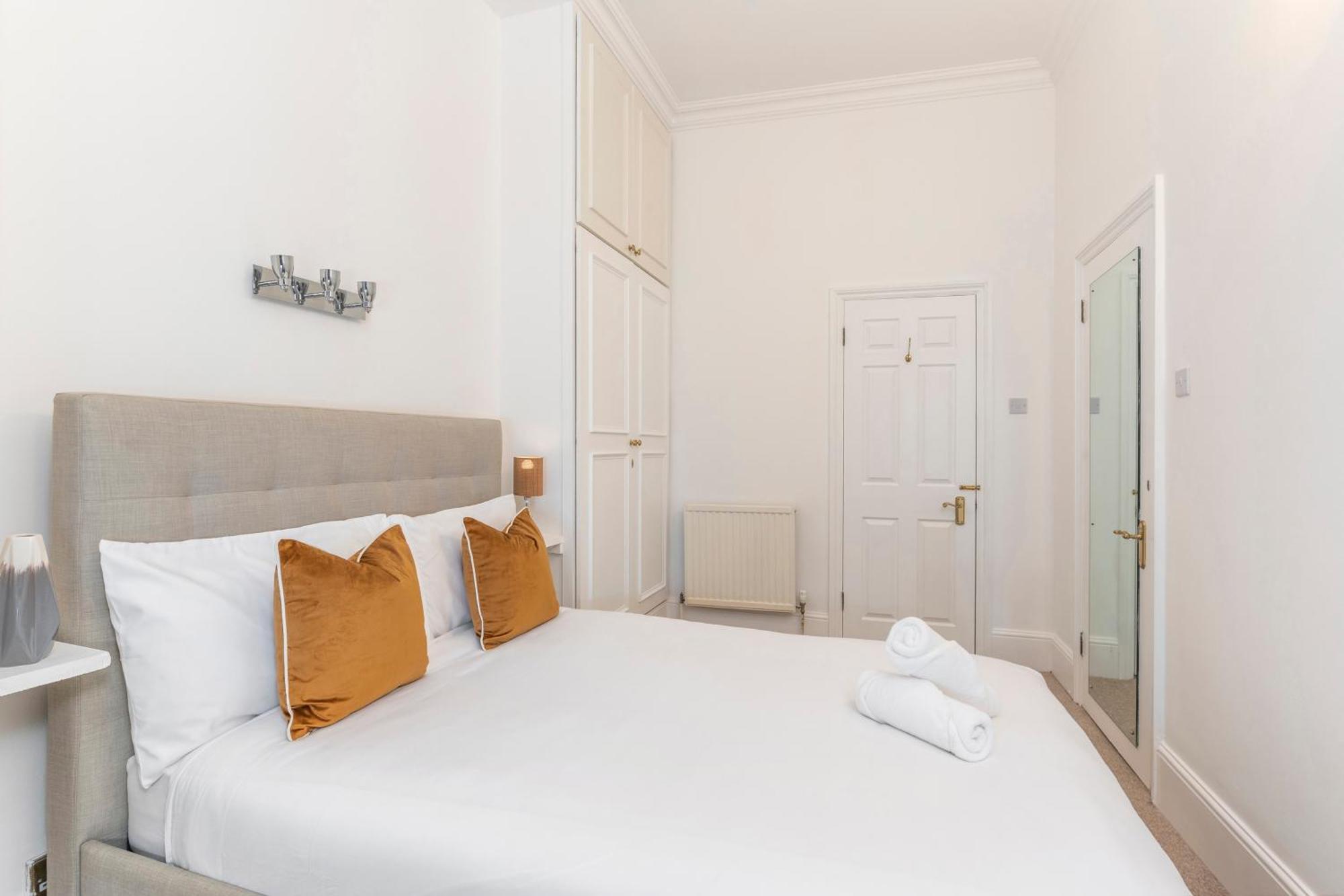 2 Min Walk Earls Court Station - Luxury 2 Bedroom Flat London Exterior foto